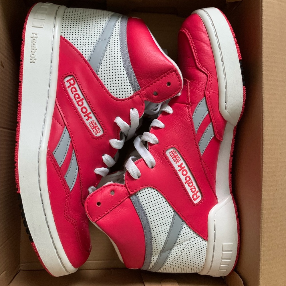 SOLD.     Reebok classic BB4600